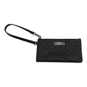 EUC Michael Kors Two Tone Black Signature
Wristlet Wallet